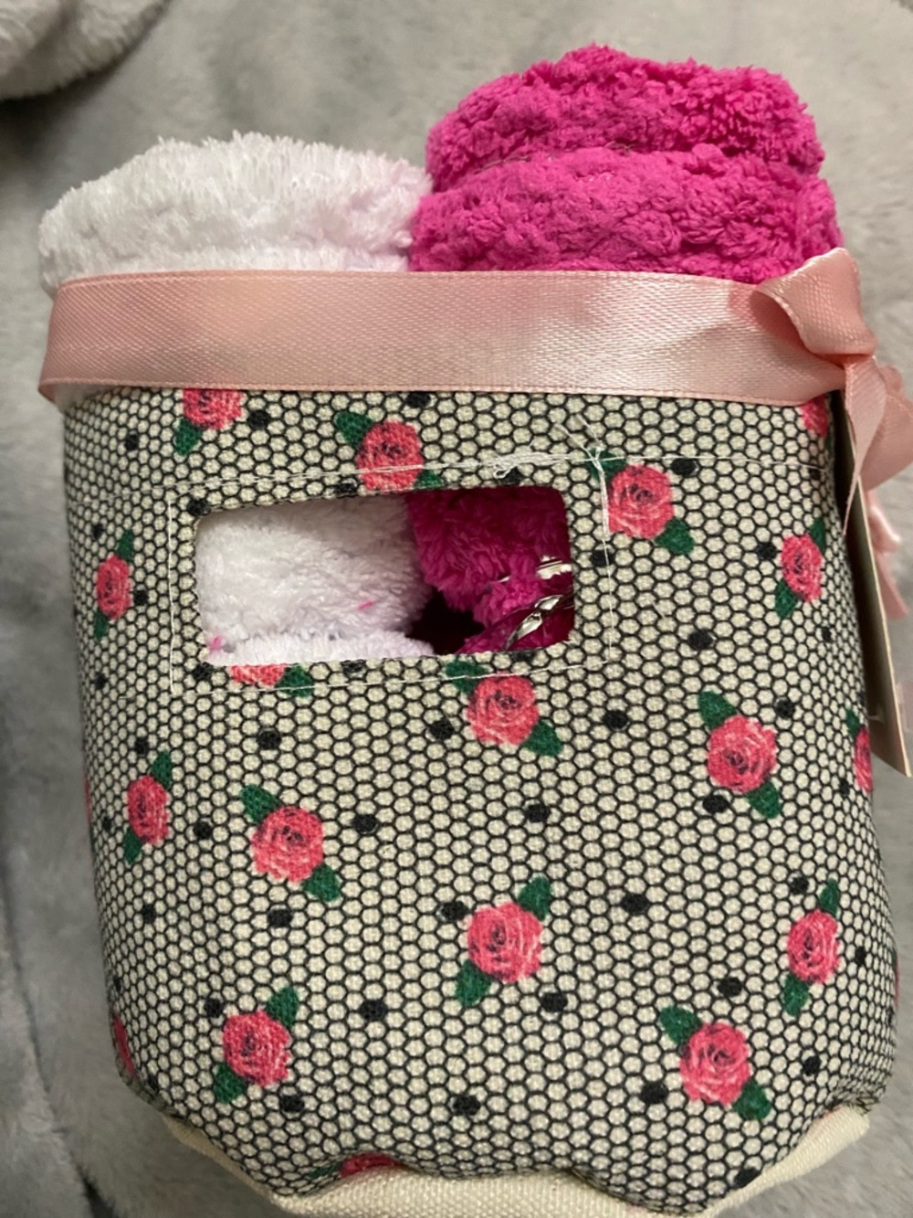 Betsy Johnson 4-Pack Plush Hair Wraps - Pink & Coral with Floral Storage Basket - Picture 5 of 6